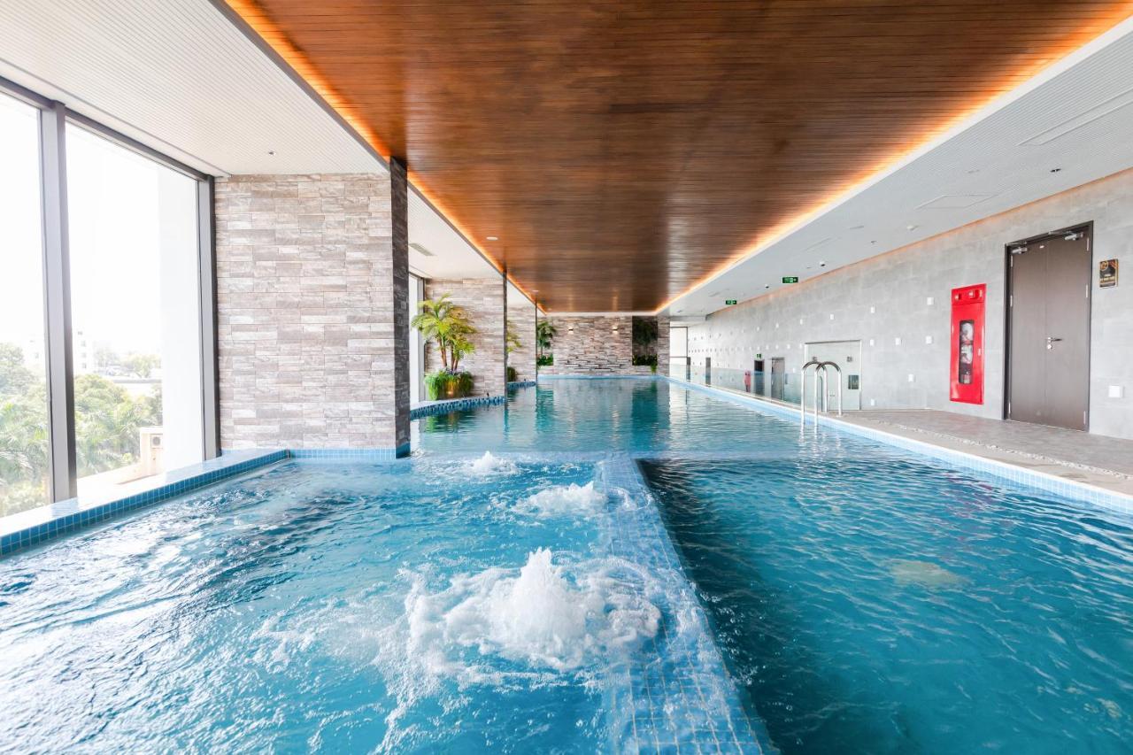Five Star Westlake 1St-4Th Floors Hotel & Serviced Apartment Hanoi Kültér fotó The swimming pool at the hotel