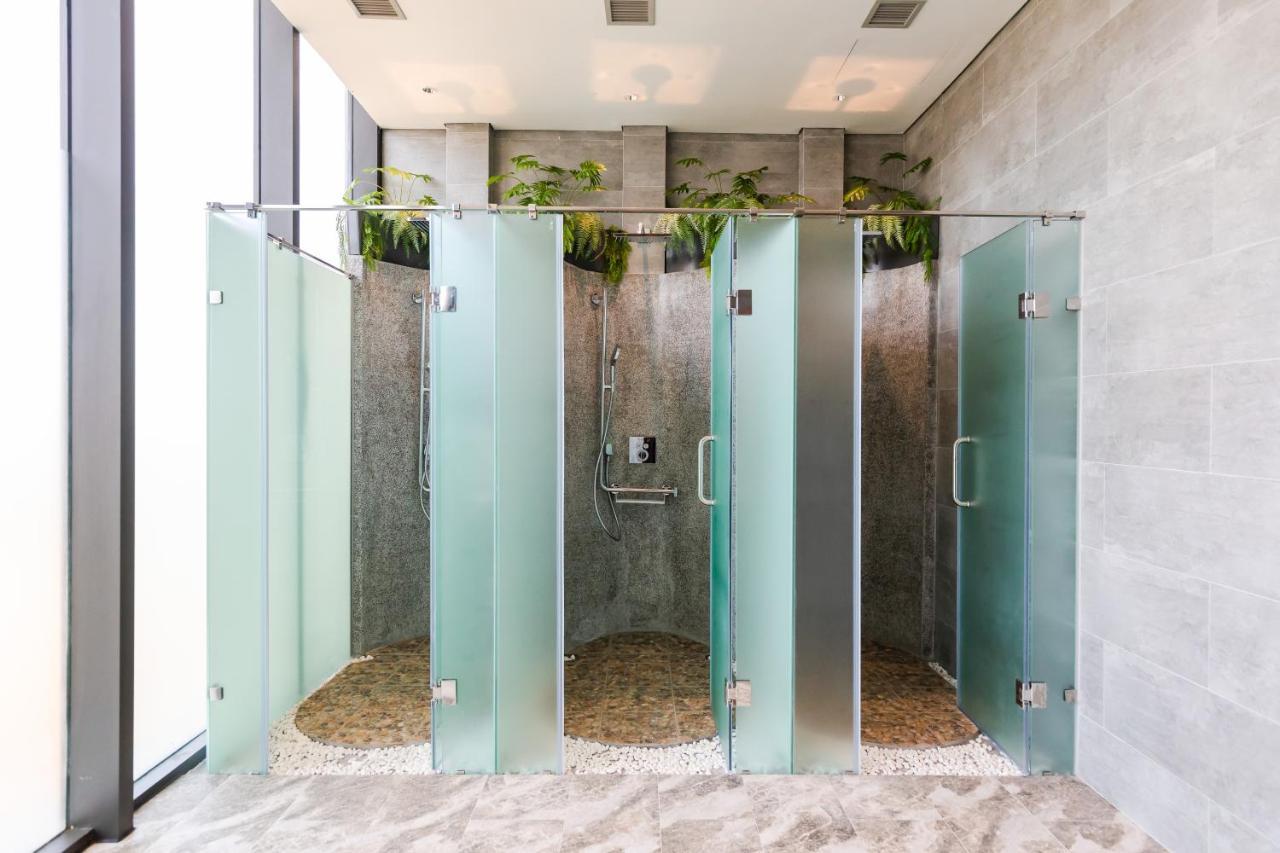 Five Star Westlake 1St-4Th Floors Hotel & Serviced Apartment Hanoi Kültér fotó Shower cubicles