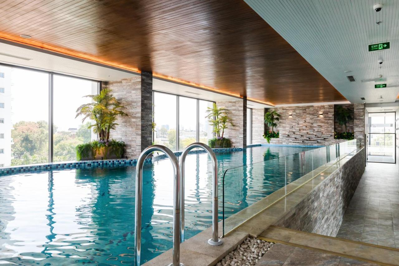 Five Star Westlake 1St-4Th Floors Hotel & Serviced Apartment Hanoi Kültér fotó The swimming pool at the hotel