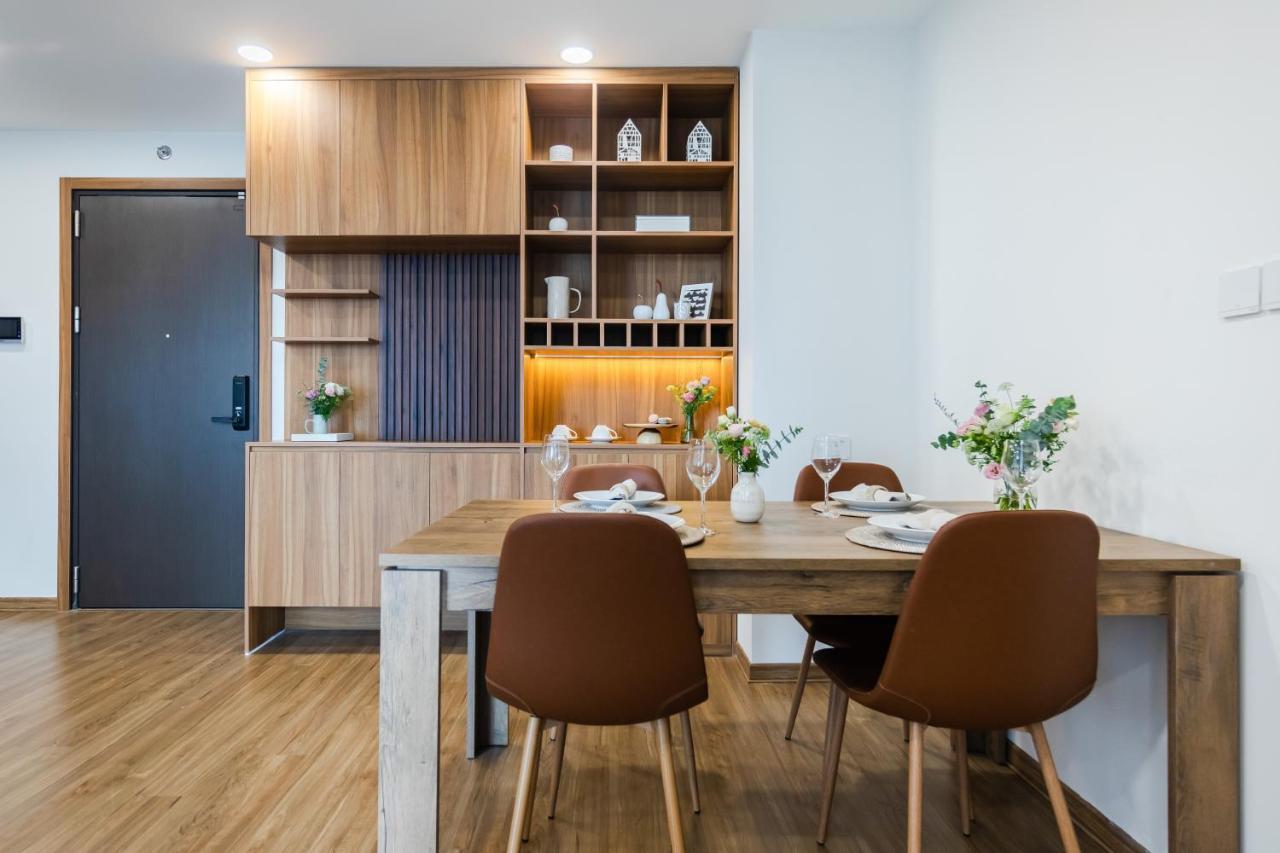Five Star Westlake 1St-4Th Floors Hotel & Serviced Apartment Hanoi Kültér fotó A dining room in a condominium