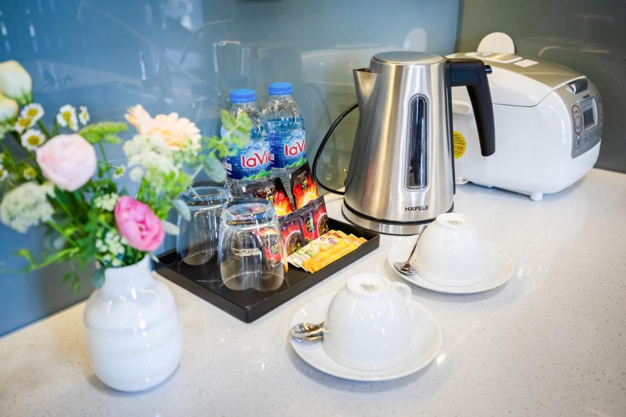Five Star Westlake 1St-4Th Floors Hotel & Serviced Apartment Hanoi Kültér fotó A kettle in a hotel room