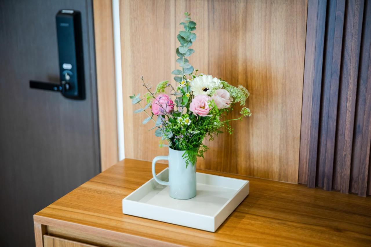 Five Star Westlake 1St-4Th Floors Hotel & Serviced Apartment Hanoi Kültér fotó A flower arrangement in a hotel room