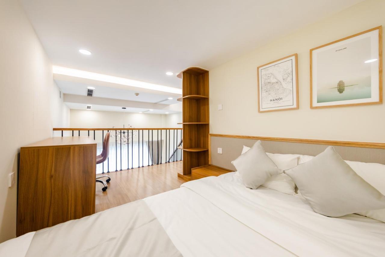 Five Star Westlake 1St-4Th Floors Hotel & Serviced Apartment Hanoi Kültér fotó A bedroom in a serviced apartment in Singapore