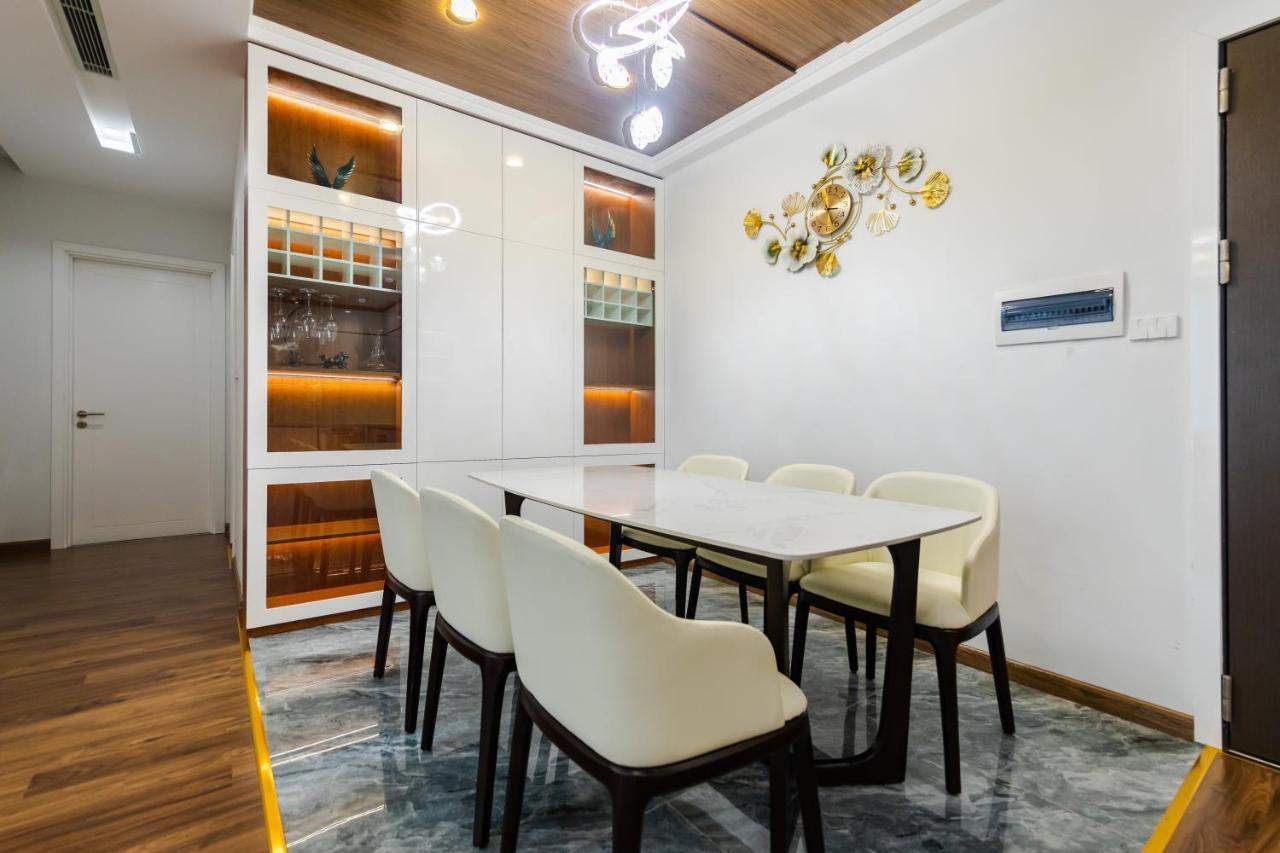 Five Star Westlake 1St-4Th Floors Hotel & Serviced Apartment Hanoi Kültér fotó A dining room in a modern apartment