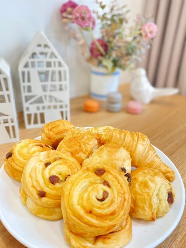 Five Star Westlake 1St-4Th Floors Hotel & Serviced Apartment Hanoi Kültér fotó Pain au chocolat